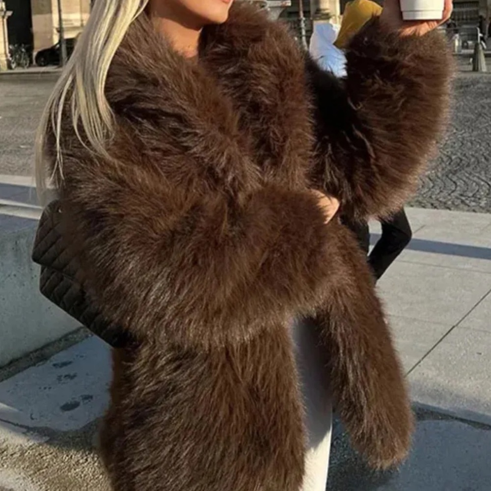 FROM PARIS FRANCE 🇫🇷 Fabulous Faux Fur Coat